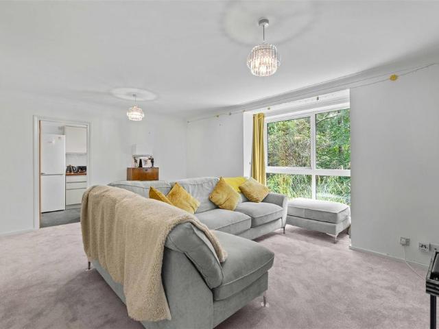 Flat for sale in Sunninghill and Ascot, Ascot