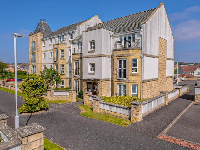 Flat for sale in Duloch, Dunfermline
