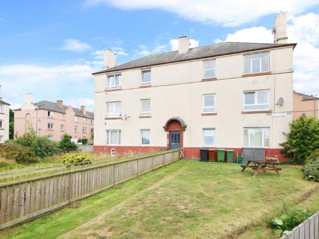 Flat for sale in Saughton, Scotland