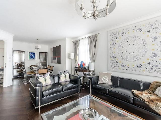 Flat for sale in Ickenham, Greater London