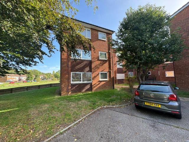Flat for sale in Biscot, Luton