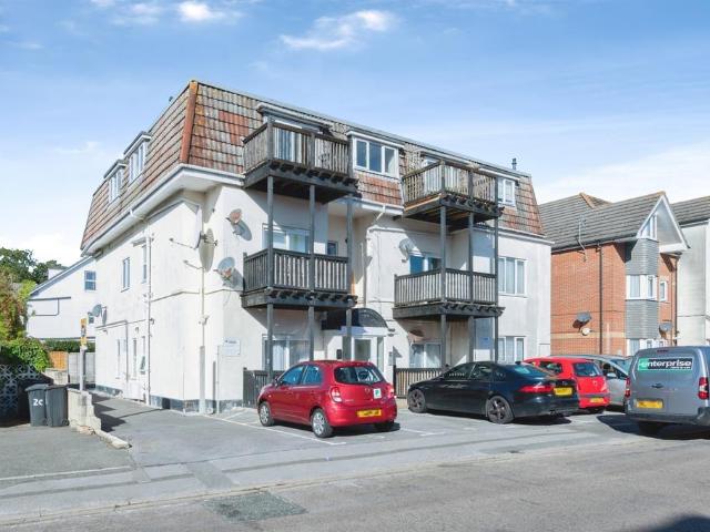 Flat for sale in Boscombe, Bournemouth