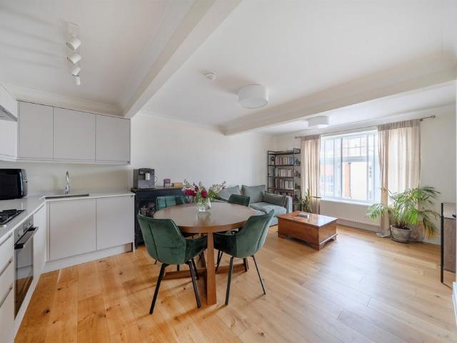 Flat for sale in St Albans, Five Acres