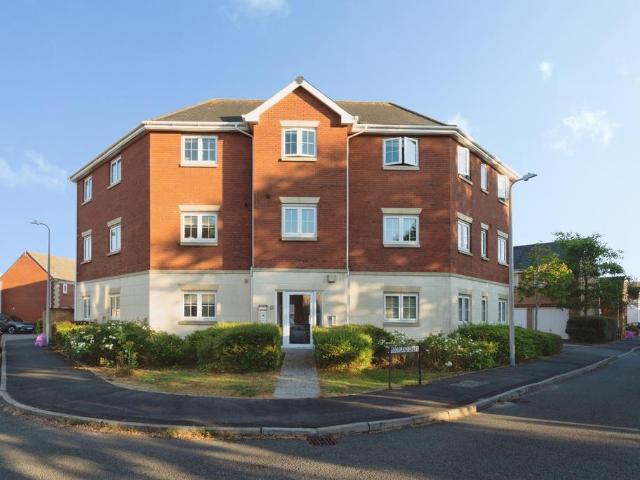 Flat for sale in Gorseinon, Wales