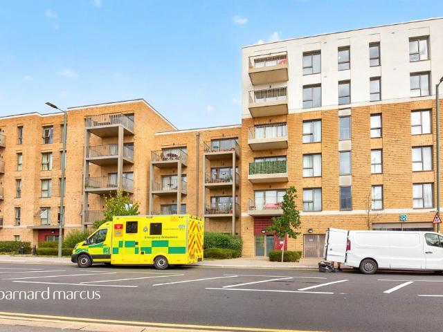 Flat for sale in London Borough of Barnet, Greater London