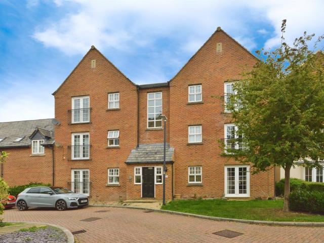 Flat for sale in Oxley Park, Shenley Church End