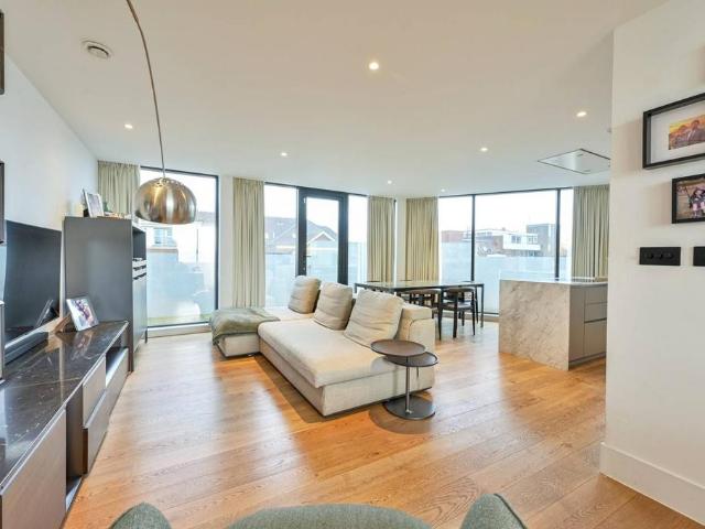 Flat for sale in Putney, Greater London