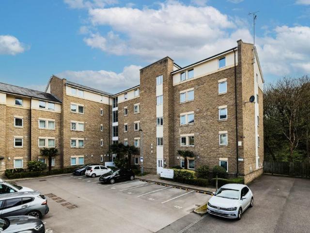 Flat for sale in Horsforth, West Yorkshire