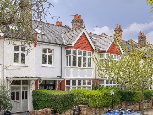 Flat for sale in London Borough of Hounslow, Strand