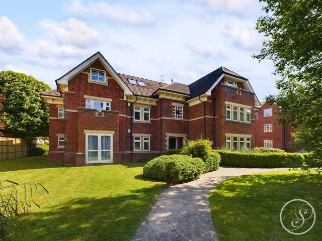 Flat for sale in Alwoodley, West Yorkshire