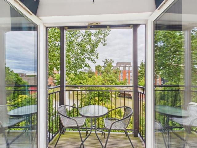 Flat for sale in Leighton-Linslade, Linslade
