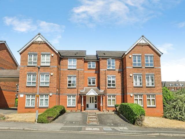 Flat for sale in Northampton, Northamptonshire
