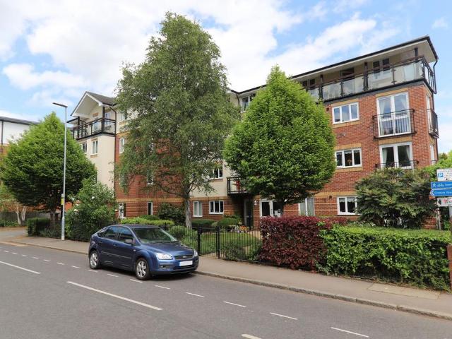 Flat for sale in Batchworth