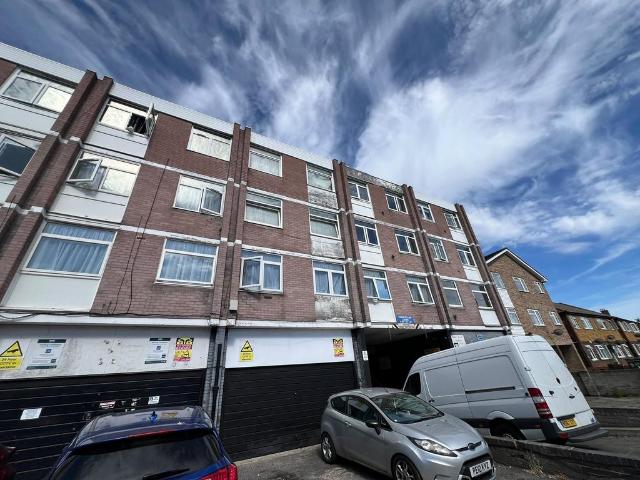 Flat for sale in London Borough of Croydon, Greater London