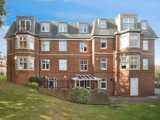 Flat for sale in Wilton, Rumwell