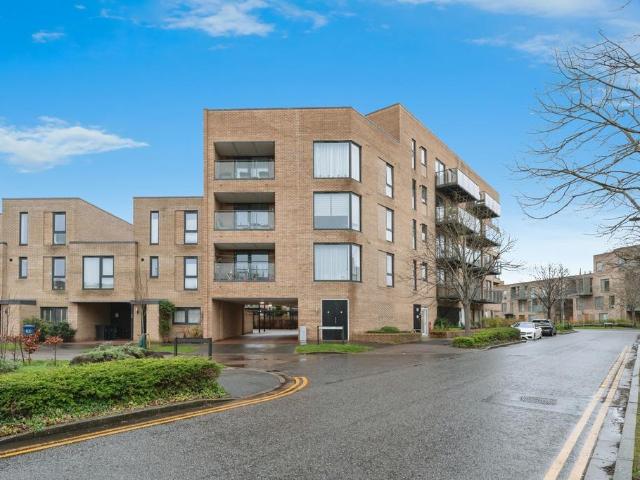Flat for sale in Arbury, Cambridgeshire