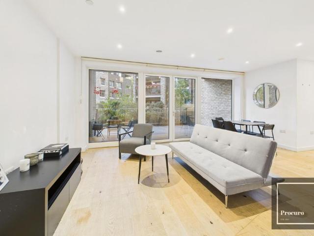 Flat for sale in Elephant and Castle, Greater London