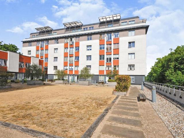 Flat for sale in Beckenham, Greater London