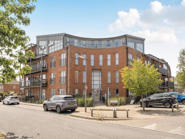 Flat for sale in Bourne Vale, Kent