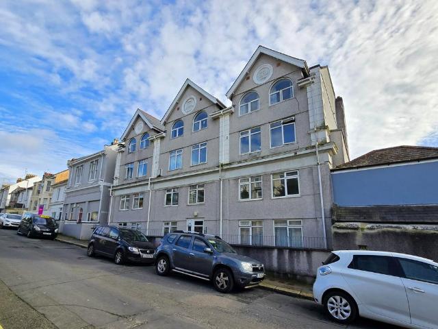 Flat for sale in Ford, Plymouth
