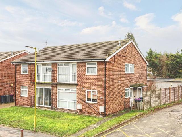 Flat for sale in Kings Hill, Colliers End
