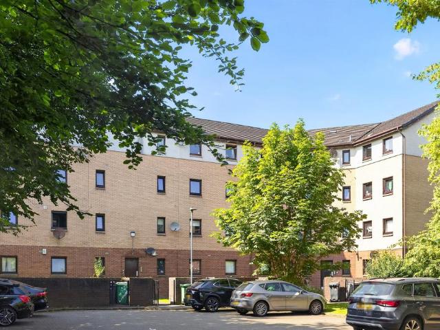 Flat for sale in Shortroods, Glenburn