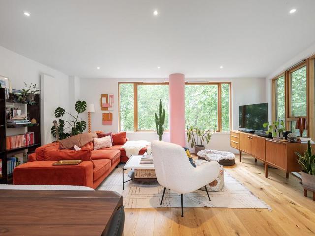 Flat for sale in Clapton, Greater London