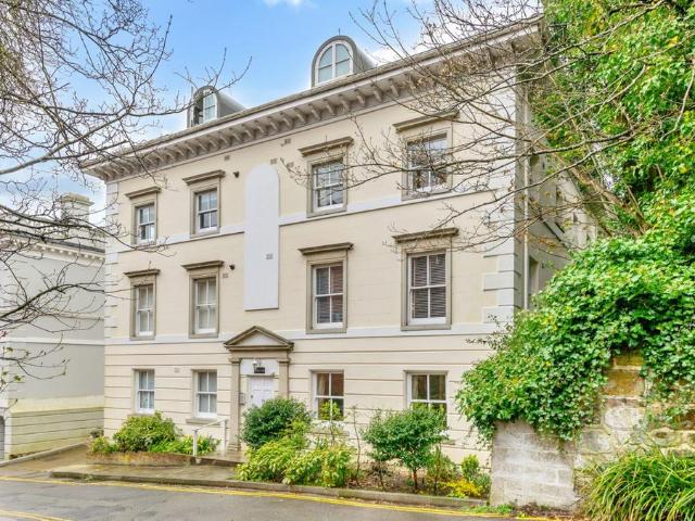 Flat for sale in Royal Tunbridge Wells, Tunbridge Wells