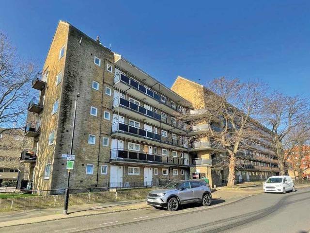 Flat for sale in Walworth, Greater London