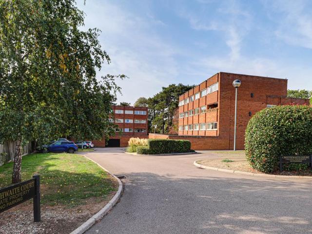 Flat for sale in Southdown, St Albans