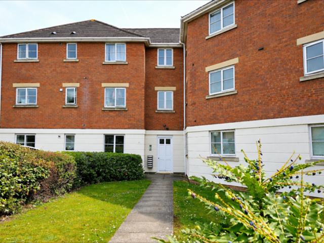 Flat for sale in Grays, Essex
