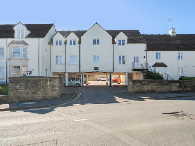 Flat for sale in Purton, Wiltshire