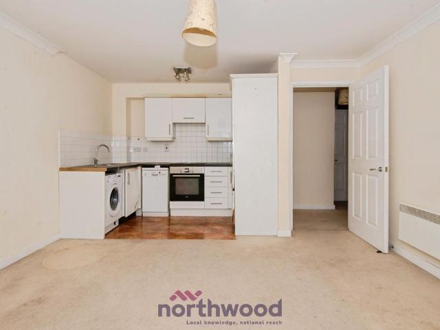Flat for sale in Bray Wick, Maidenhead