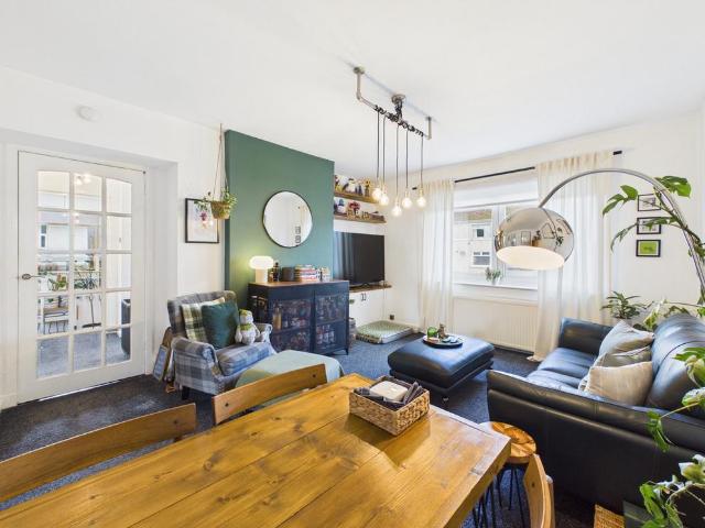 Flat for sale in Dalry, Scotland