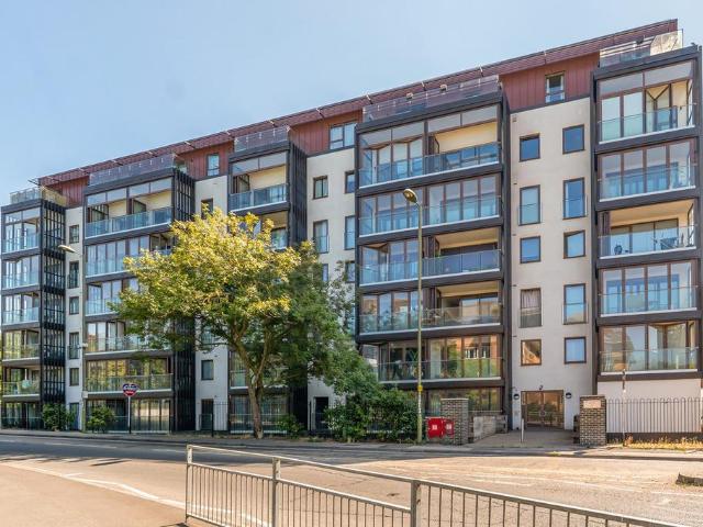 Flat for sale in Farnborough, Hampshire
