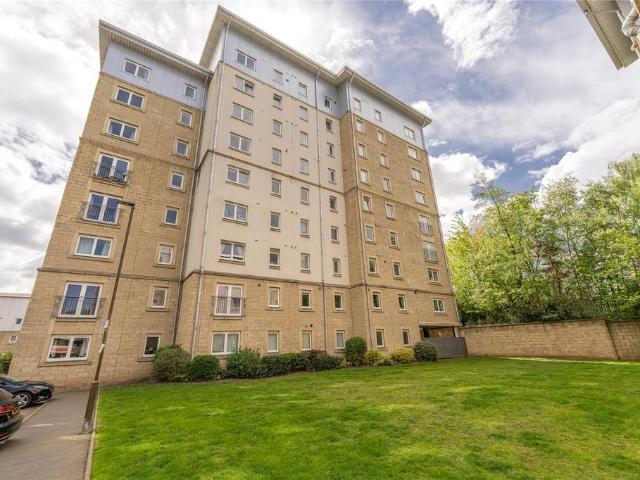 Flat for sale in Leith, Scotland