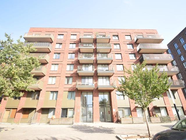 Flat for sale in Reach, Greater London