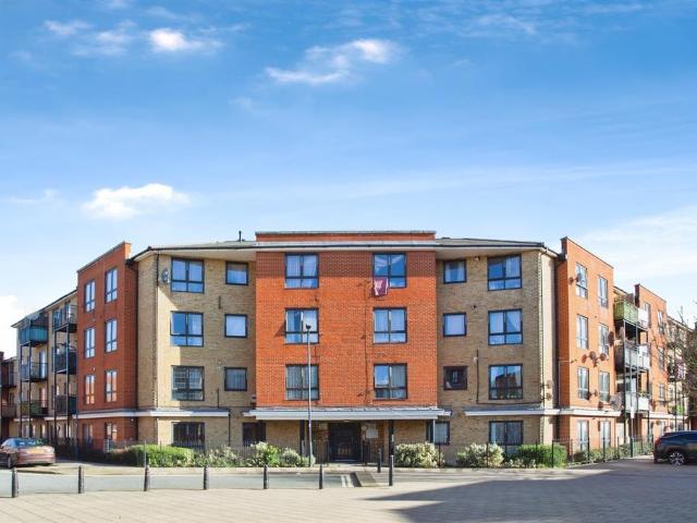 Flat for sale in Preston, Greater London