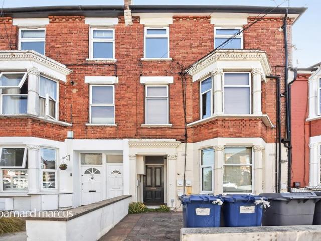 Flat for sale in Friern Barnet, Greater London