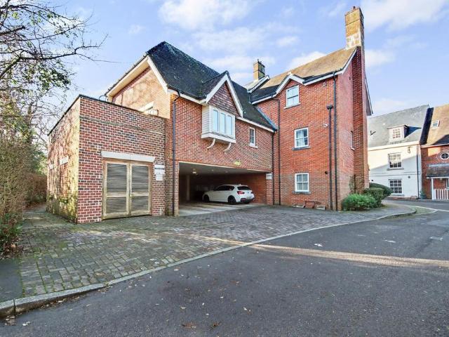 Flat for sale in Northbrook, Winchester