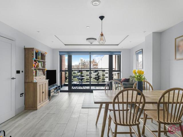 Flat for sale in Crouch End, Greater London