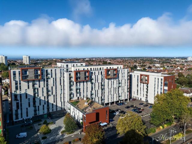 Flat for sale in Prittlewell, Alton Barnes