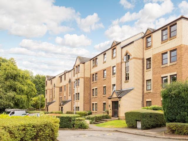 Flat for sale in Comiston, Scotland