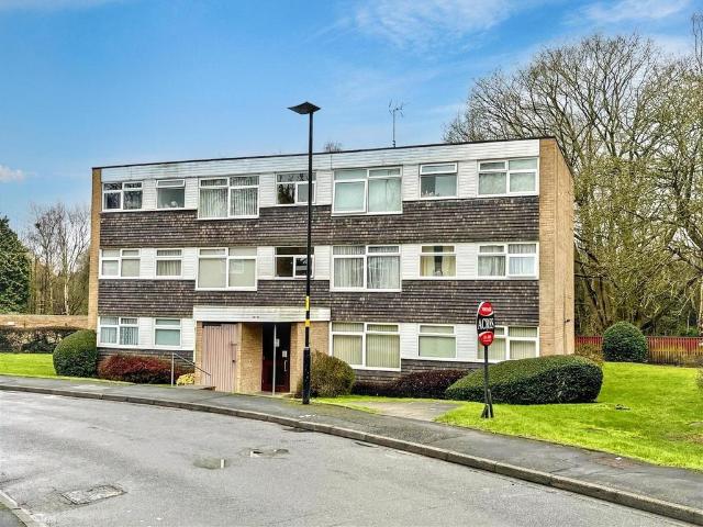 Flat for sale in Walmley, Sutton Coldfield