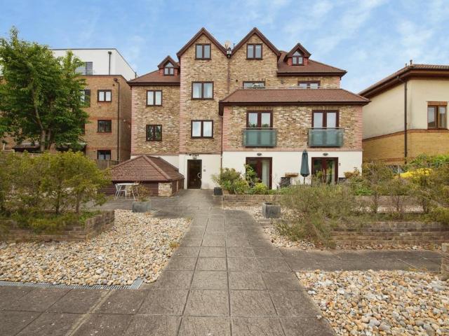 Flat for sale in Southgate, Oakwood