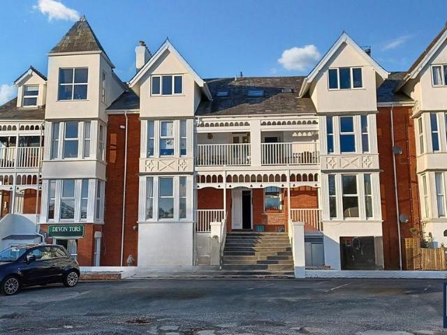 Flat for sale in Weir Quay, Devon