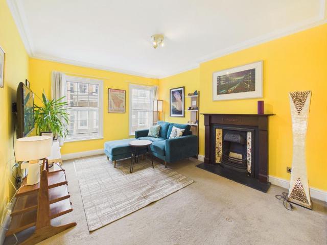 Flat for sale in Seven Dials, Bloomsbury