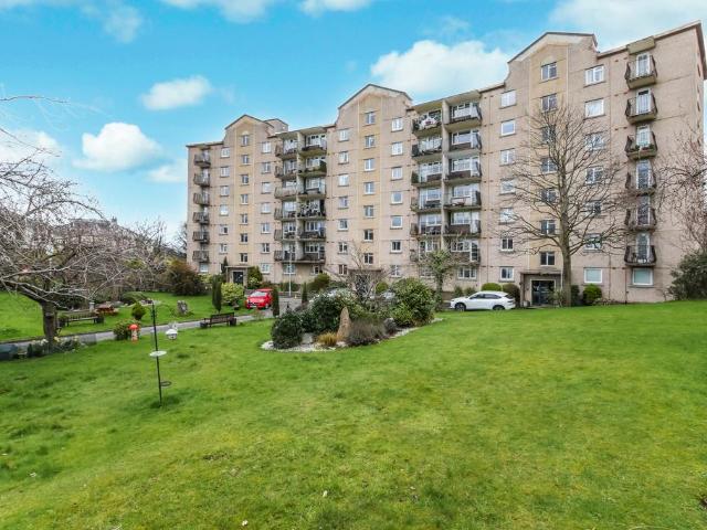 Flat for sale in Blackhall, Scotland