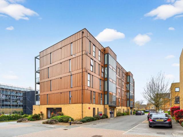 Flat for sale in Elstree and Borehamwood, Borehamwood