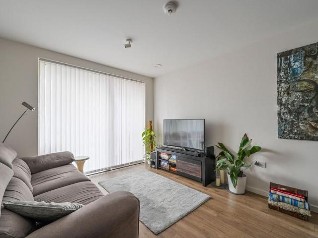 Flat for sale in Canning Town, Greater London